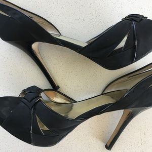Guess Black & Gold Open Toe Pumps Size 8 US